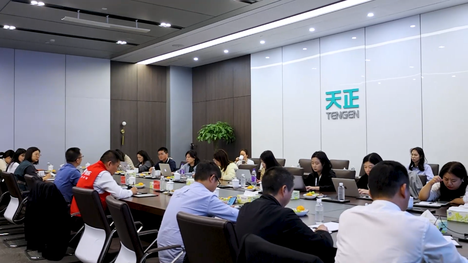 京东工业走进尊龙凯龙时人生就是博网址，探访产业数智化之路！